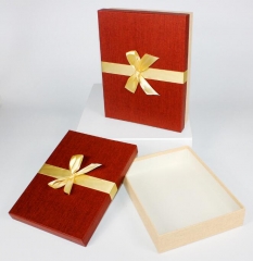 прямоугольная подарочная коробка