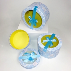 Романтическая синяя круглая бумажная коробка с луком и крышкой