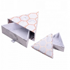 Настроенный треугольный мраморный печатный бумажный ящик для цветов на День святого Валентина