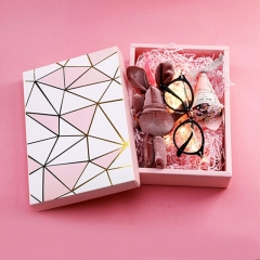 Розовый бумажный пакет и комплект бумажных пакетов