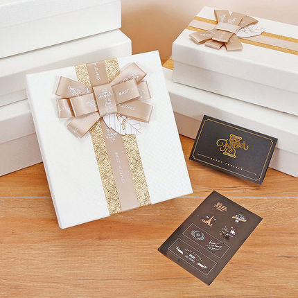 Комплект подарочной упаковки - Бумажная коробка и бумажный пакет